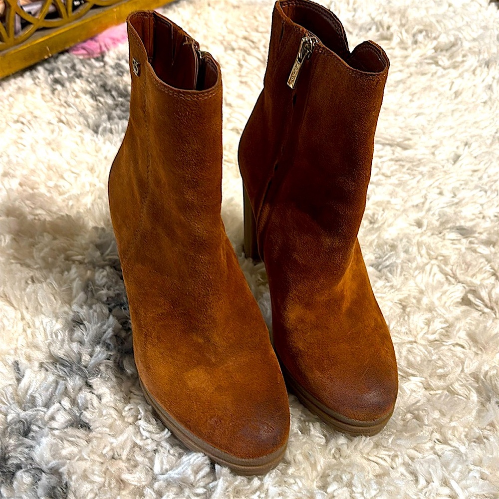 DKNY suede lug sole booties size 7.5